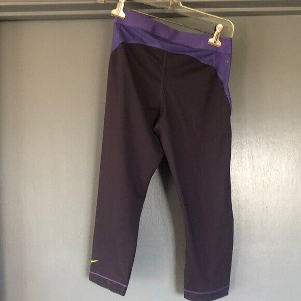 Nike Pro Women’s Cropped Athletic Leggings Size M Purple Workout Running Capris